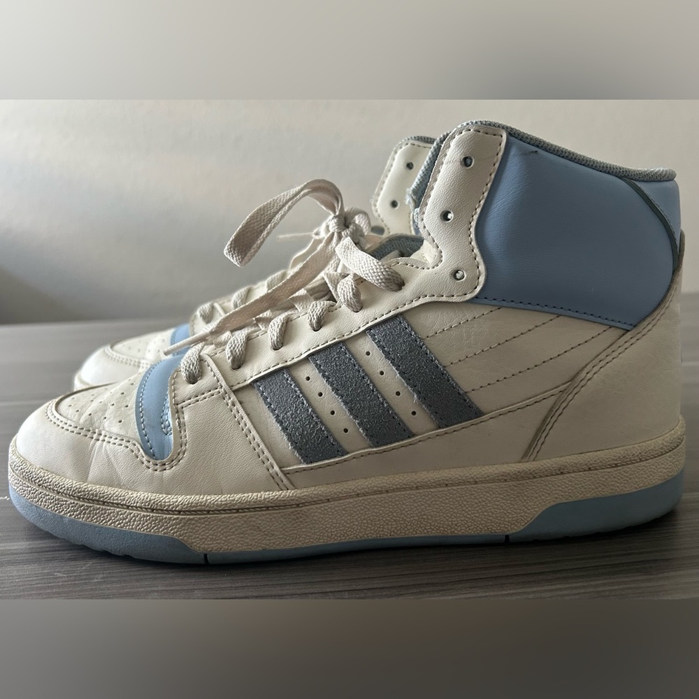 Adidas Women's Cream and Light Blue Sneakers
